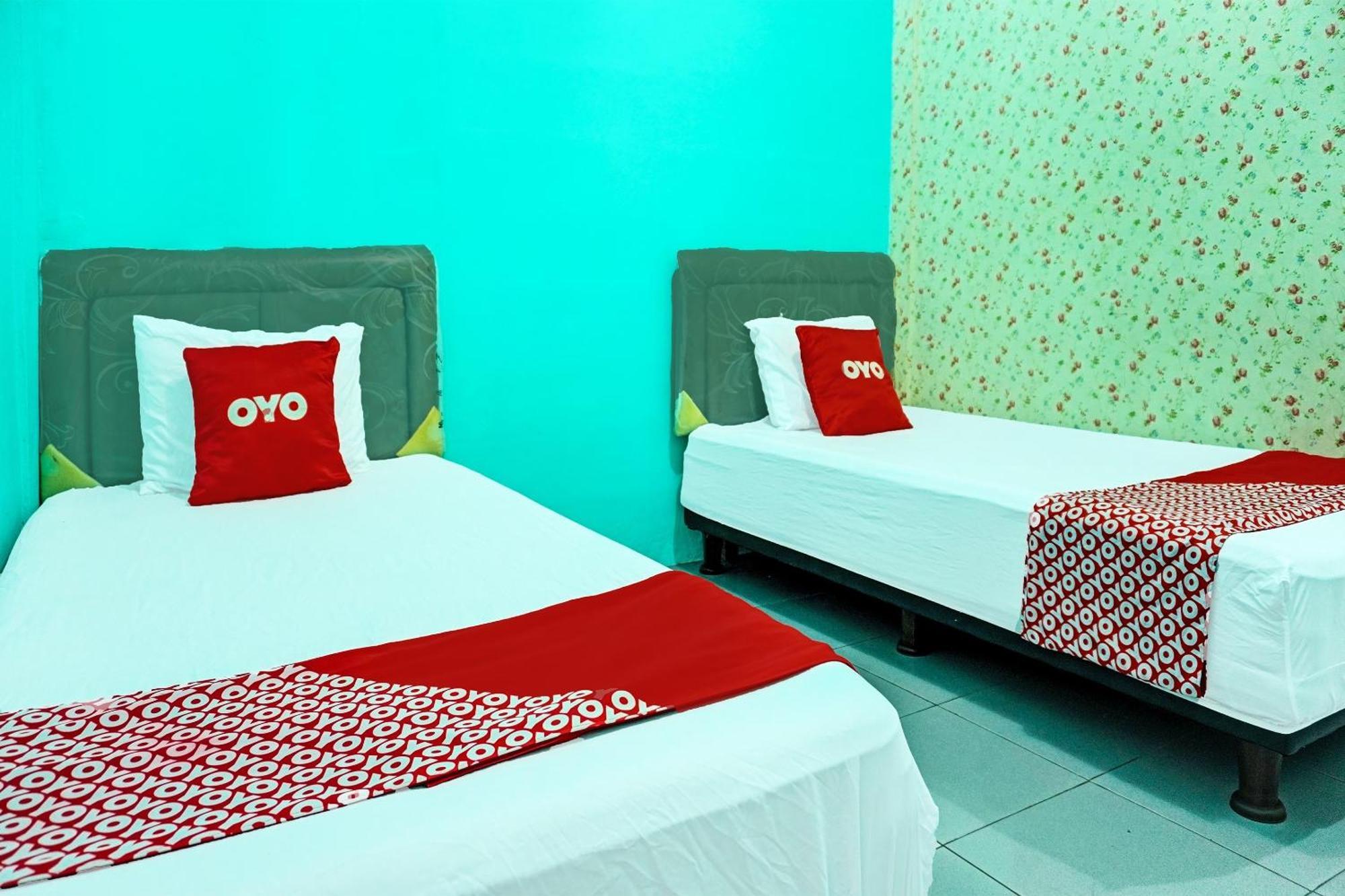 Oyo 91731 Home Stay Elis Cateliya Syariah Karawang Exterior foto