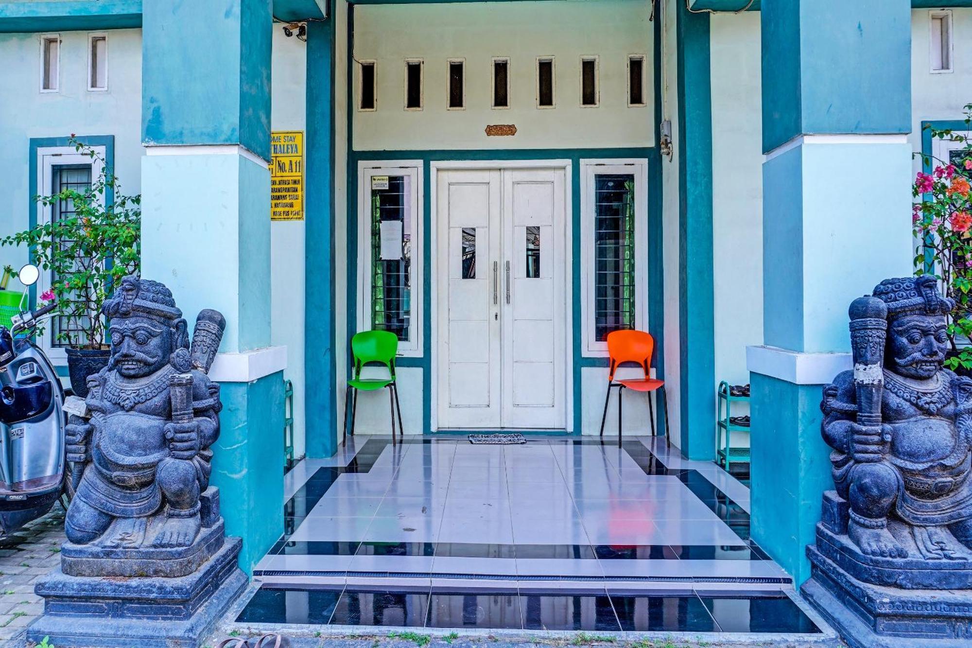 Oyo 91731 Home Stay Elis Cateliya Syariah Karawang Exterior foto