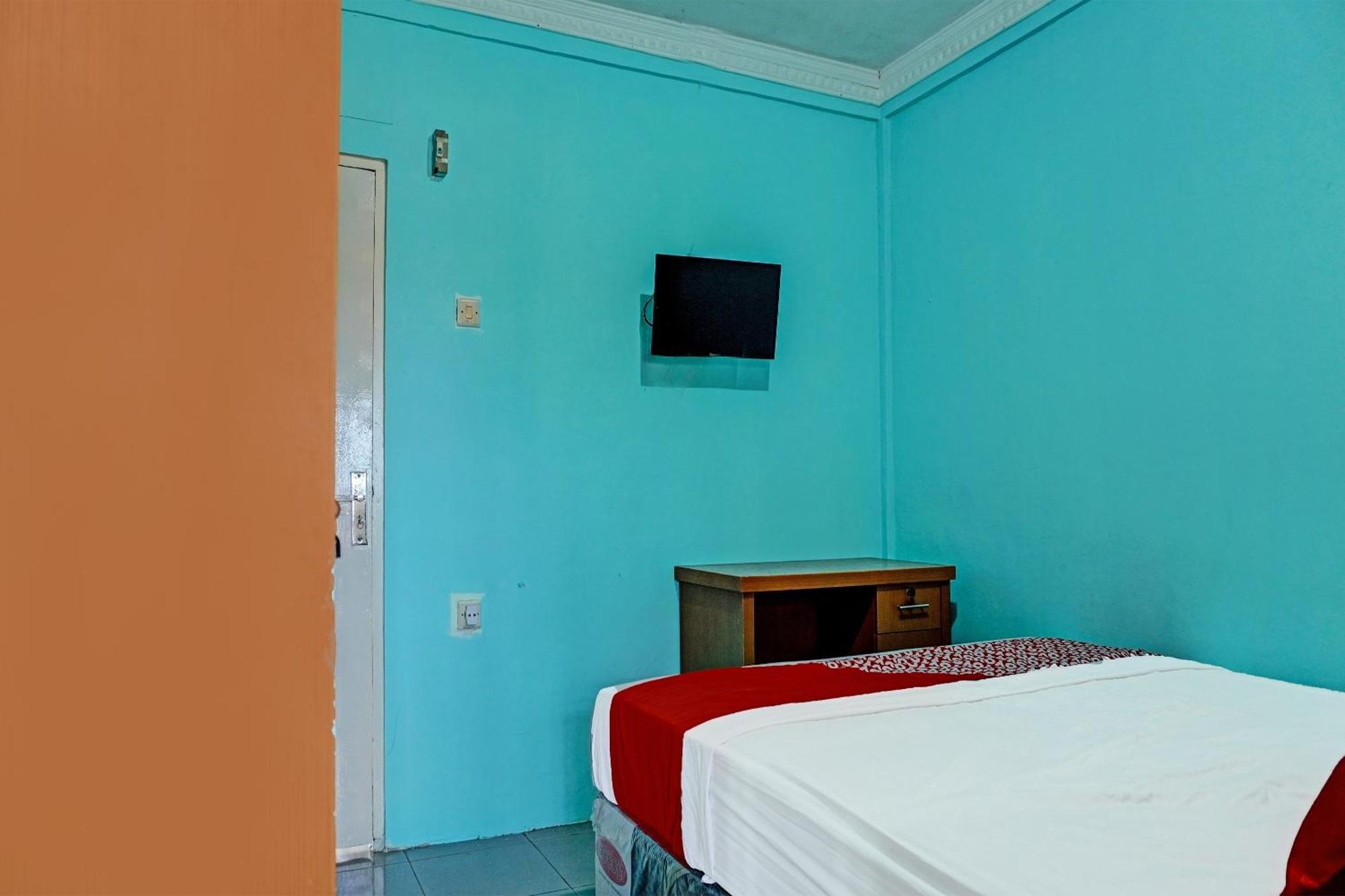 Oyo 91731 Home Stay Elis Cateliya Syariah Karawang Exterior foto