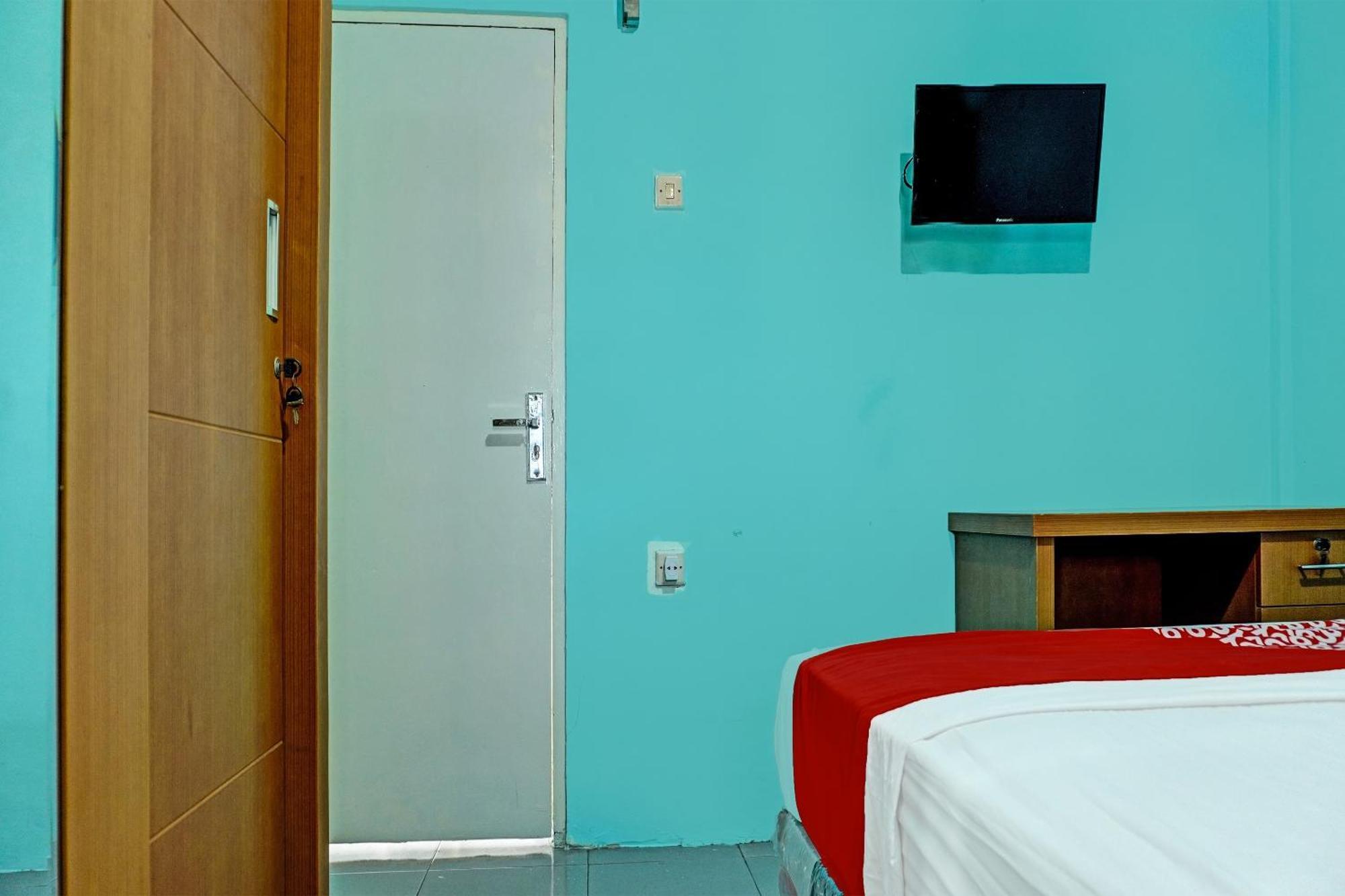 Oyo 91731 Home Stay Elis Cateliya Syariah Karawang Exterior foto