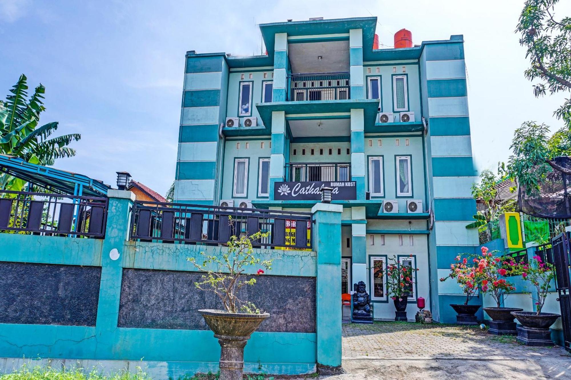 Oyo 91731 Home Stay Elis Cateliya Syariah Karawang Exterior foto